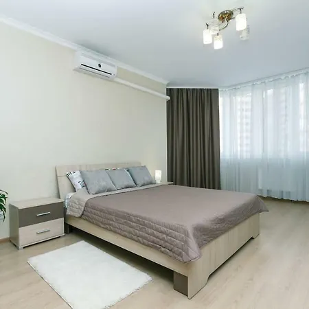 Апартаменти Spacious Modern On The Akhmatova Street Київ