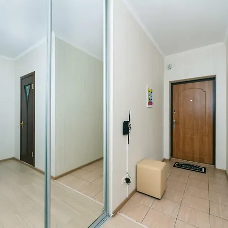 Spacious Modern On The Akhmatova Street Апартаменти Київ